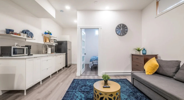 Апартаменты Spacious Newly Renovated 1 Bedroom Suite