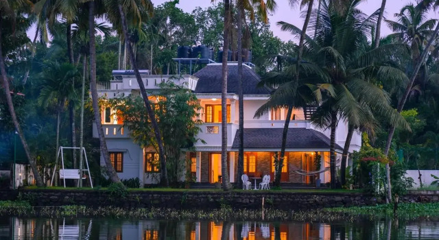 The Kochi Backwater Resort, Забронировать Курортный отель Курортные отели Vypin Island, Курортный отель