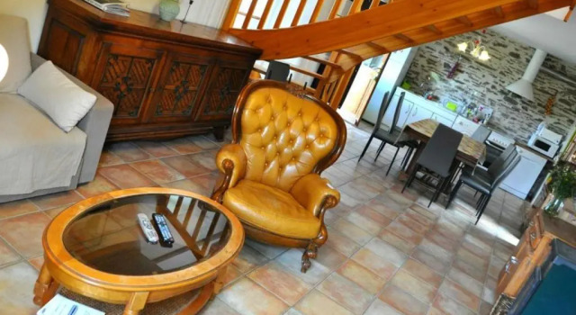 Gîte La Terrasse-sur-Dorlay, 4 pièces, 8 personnes - FR-1-496-73, 예약 호텔 라테라스 쉬르돌레 오베르뉴