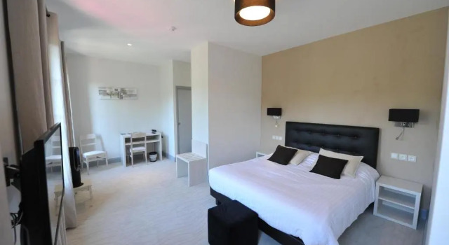 Люкс Logis- Hôtel Spa Restaurant lEpicurial