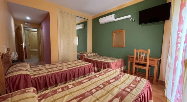 Трёхместный номер Standard с балконом Quéntar Hotel Rural