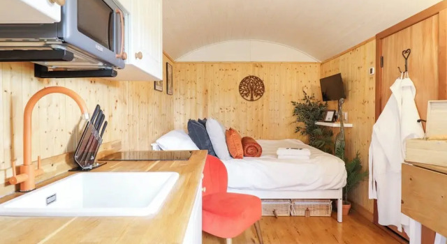 Red Kite at Wild Valley Huts, Забронировать Дом для отпуска Отели Сноудония с парковкой, Парковка