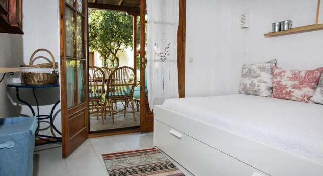 Cute, Book Hotel Siviri 