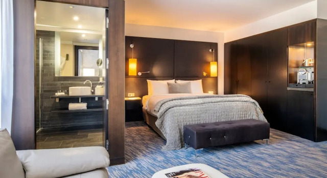 Двухместный полулюкс Renaissance Paris Arc de Triomphe Hotel