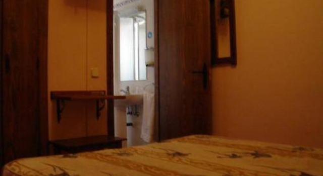 Cruz Verde Hostal, Varaa Hotelli Hotellit Madridin maakunta pysäköinnillä, Pysäköinti