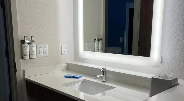 Люкс c 1 комнатой Holiday Inn Express & Suites Bryan - College Station by IHG