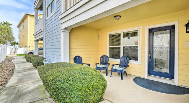 Апартаменты с 3 комнатами с балконом Corpus Christi Home w/ Golf Cart: Walk to Beach