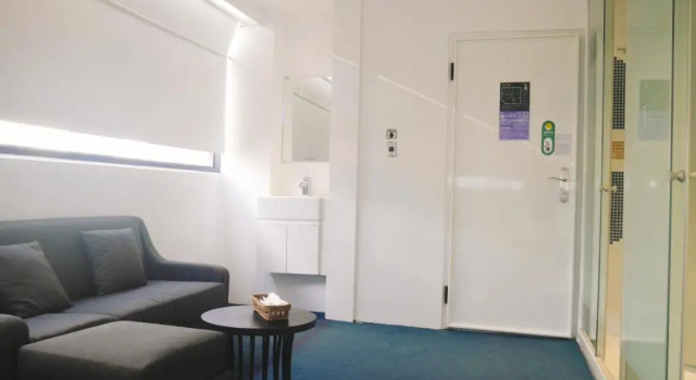Трёхместный номер Standard Time Flyer Hotel
