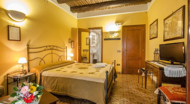 Double Triple Room in Naples City Center