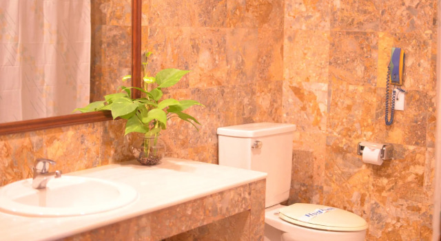 Номер Standard Saigontourane Hotel