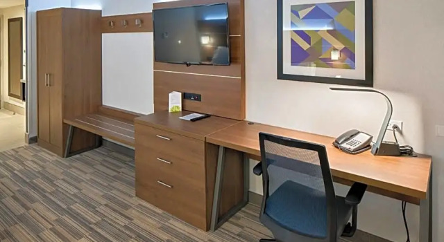 Четырёхместный номер Executive Holiday Inn Express - Red Deer North by IHG