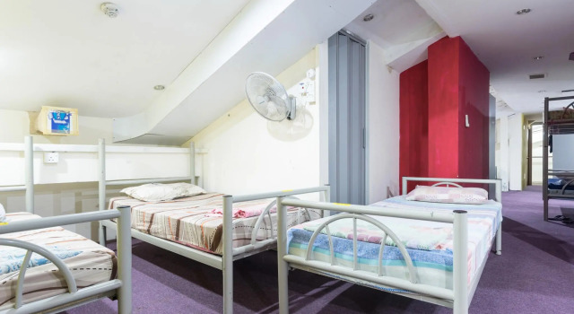 Кровать в общем номере Snooze Inn @Dunlop Street