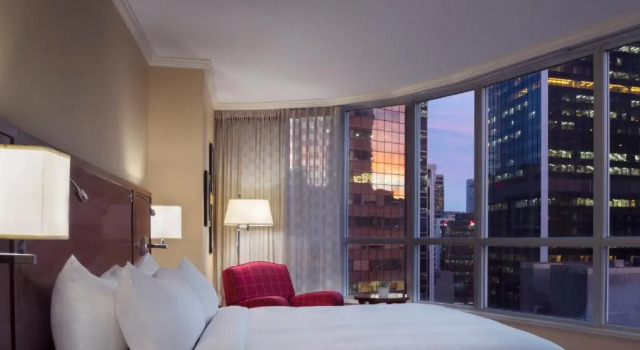 Номер Standard Vancouver Marriott Pinnacle Downtown Hotel