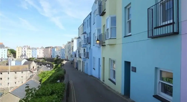 Newbridge House Apartment 2