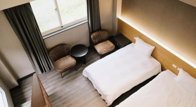 Люкс Koi Lake Hotel