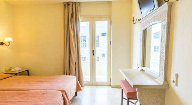 O podwyższonym standardzie apartament z widokiem na morze Pela Sofia