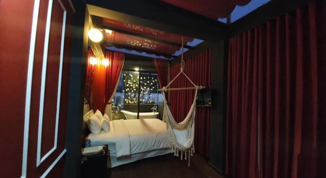 Двухместный номер Deluxe с балконом и с видом на город Language Exchange Hotel 3