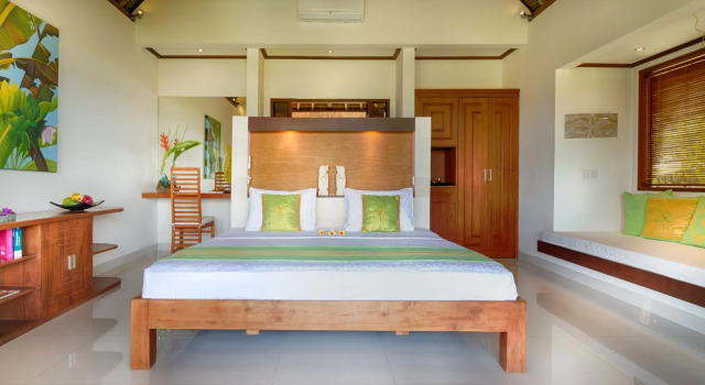 Бунгало Palm Garden Amed Beach & Spa Resort Bali