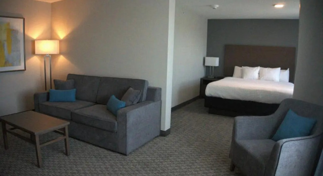 Люкс Deluxe Brookstone Inn & Suites