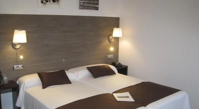 Трёхместный номер Standard Suites Coruña