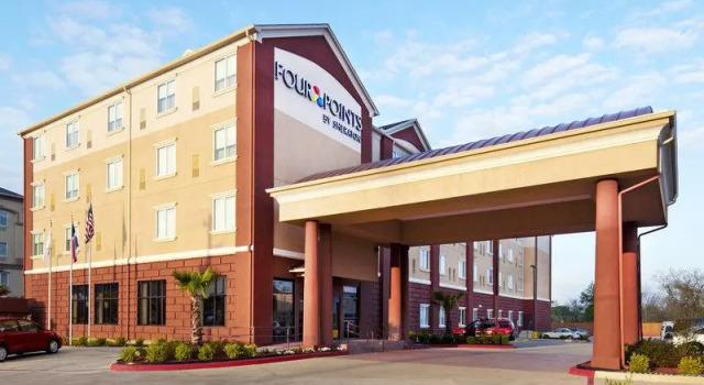 Кровать в общем номере Four Points by Sheraton Houston Hobby Airport