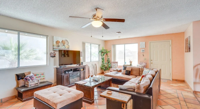 Коттедж Home w/ Private Pool: 1 Mi to Lake Havasu