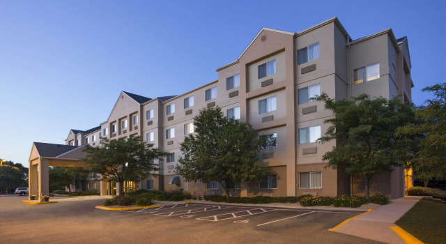 Fairfield Inn & Suites Minneapolis-St. Paul Airport, Varaa Hotelli Hotellit Minnesota pysäköinnillä, Pysäköinti
