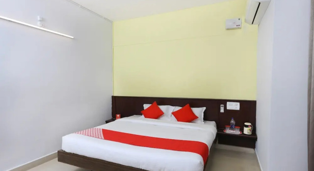 Номер Standard OYO 12765 Hotel Golden Rooms