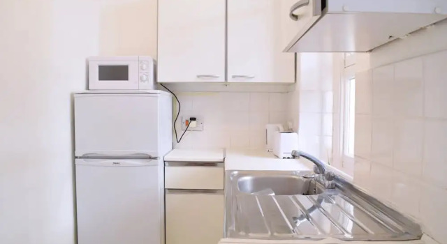Comfortable 1 Bedroom Apartment With Great Connections, Varaa Huoneisto Asunnot kohteessa Merseyside, Huoneisto