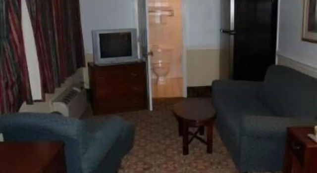 Budget Inn of Claypool Hill, Rezerwuj Hotel Cedar Bluff Wirginia