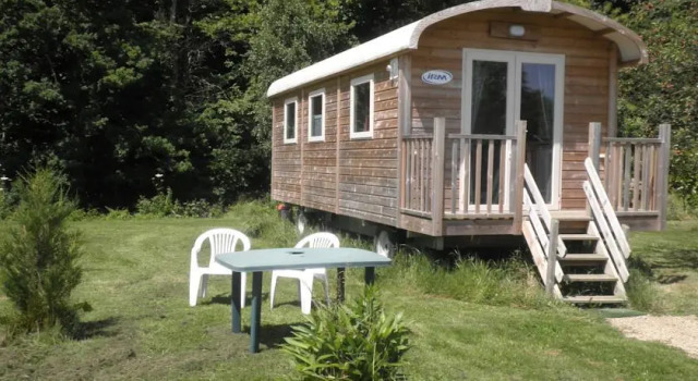 Roulottes de Launay Blot, Rezerwuj Hotel  