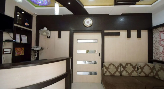 OYO 23358 Hotel Royal Inn, Забронировать Отель Отели штата Раджастхана с парковкой, Парковка