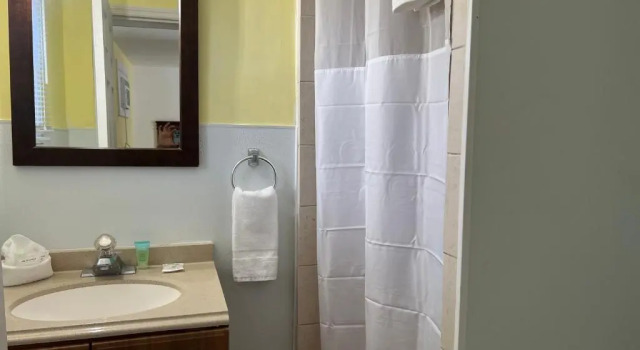 Четырёхместный номер Standard Budget Inn