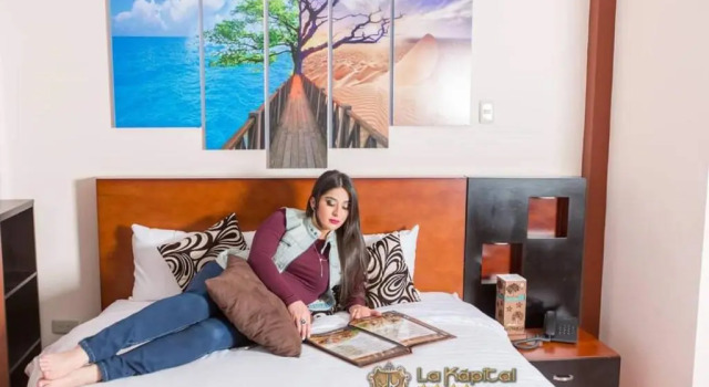 Люкс с видом на город La Kapital Hotel