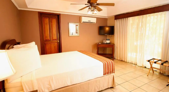 Номер Superior La Riviera Hotel