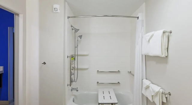Двухместный номер Standard Holiday Inn Express & Suites Tulsa South - Woodland Hills by IHG