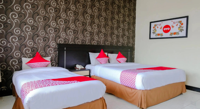 Четырёхместный семейный люкс Bandung Permai Hotel Jember