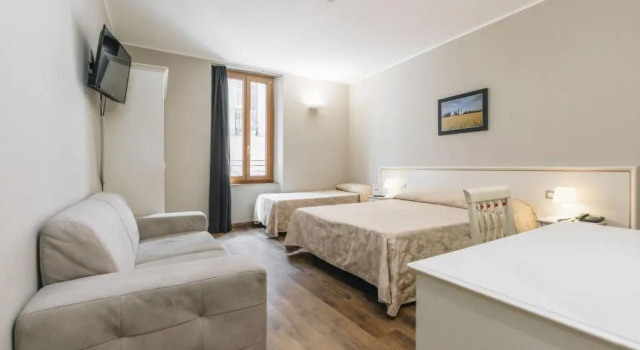 Трёхместный номер Standard Hotel Astoria