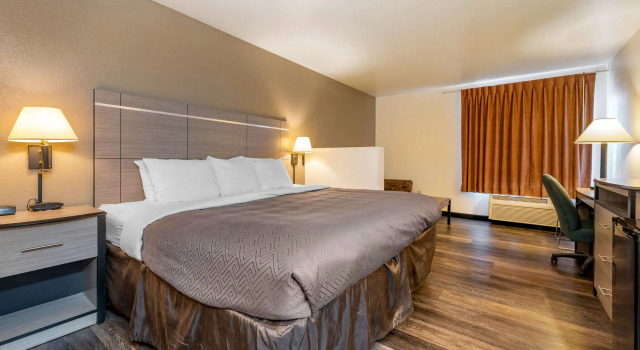 Econo Lodge Pueblo North