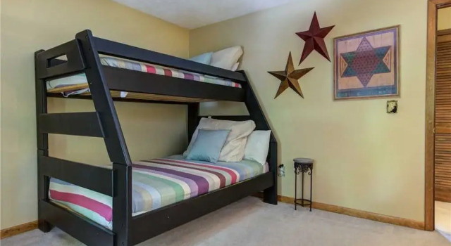 Between Here and There 2 Bedroom Home with Hot Tub