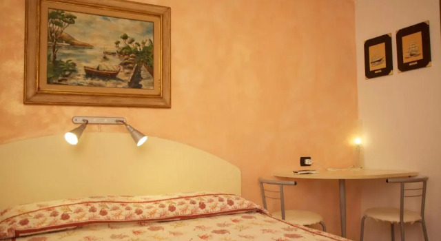 Bed&Breakfast Monica, Забронировать Отель Отели в центре Леванто, в центре, Парковка