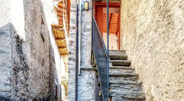 Stylish Stone House With Lake View, Varaa Huoneisto Montemezzo Lombardia