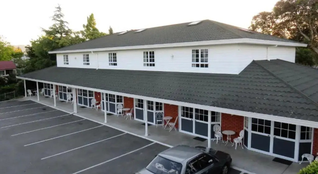Апартаменты Admirals Motor Lodge