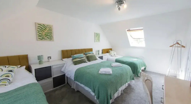 5 Bed Detached House - Sleeps 14