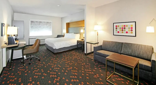 Двухместный люкс Holiday Inn Hotel & Suites - Calgary Airport North by IHG