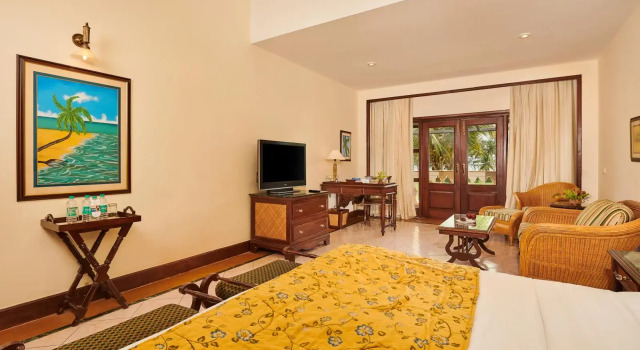 Двухместный номер Standard с видом на бассейн The LaLiT Golf & Spa Resort Goa