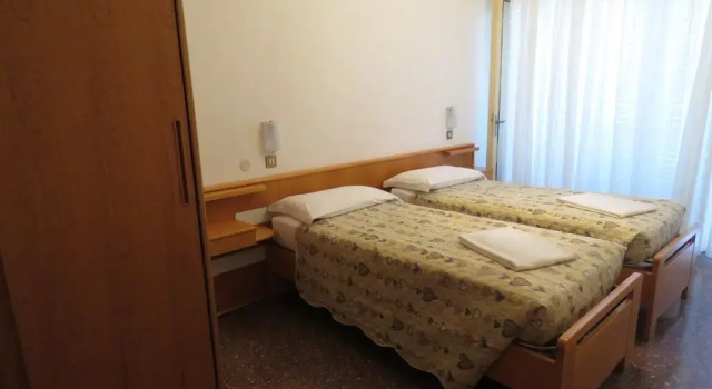 Hotel Adriatico, Забронировать Отель Отели Бибионе-Пинеда с питанием, Пансион