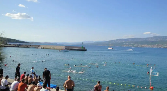 Апартаменты с 2 комнатами с балконом и с видом на море Villa Tiha