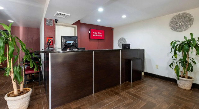 Red Roof Inn Raleigh North-Crabtree Mall-Lenovo Center, Забронировать Отель Роли Raleigh-Durham Metropolitan Area