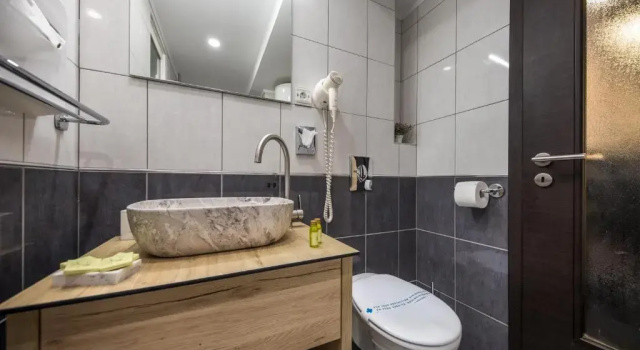 Студия Isaura Apartments
